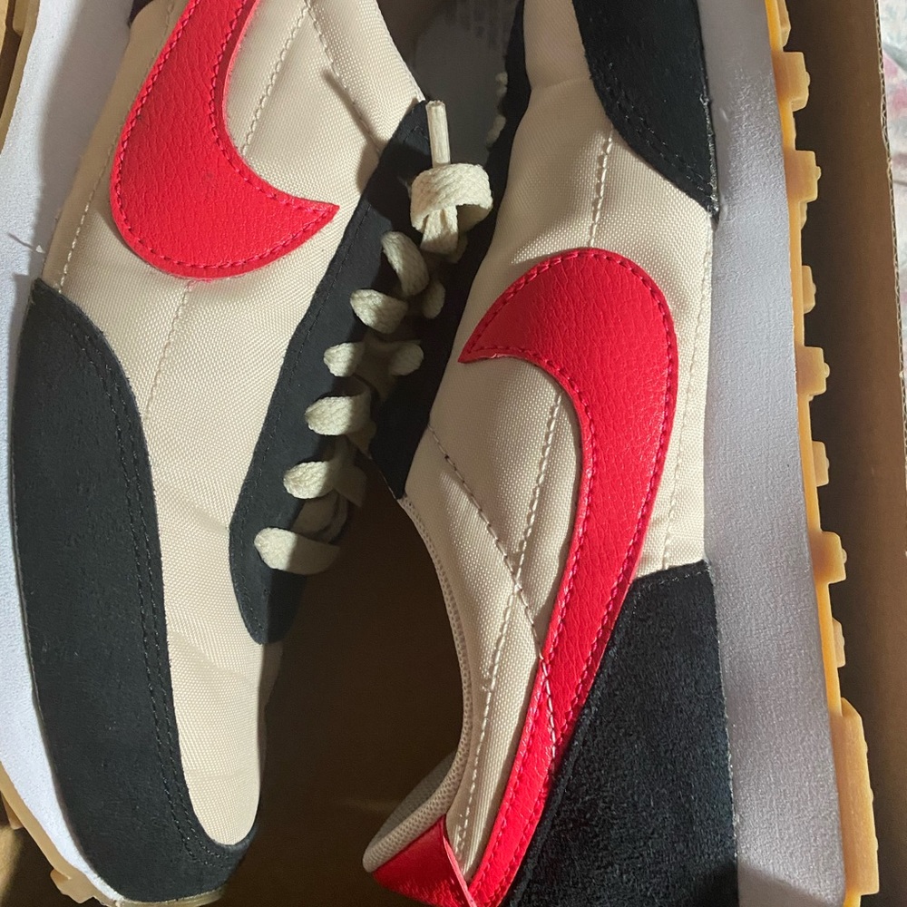 Womens Nike Daybreak Sneakers